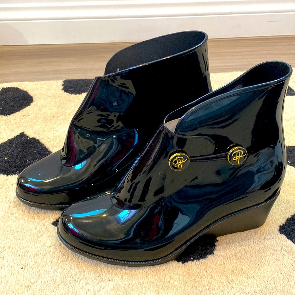BRAND NEW — PATTEN PLACE rain boots to cover your heels! In size small (6-7.5)